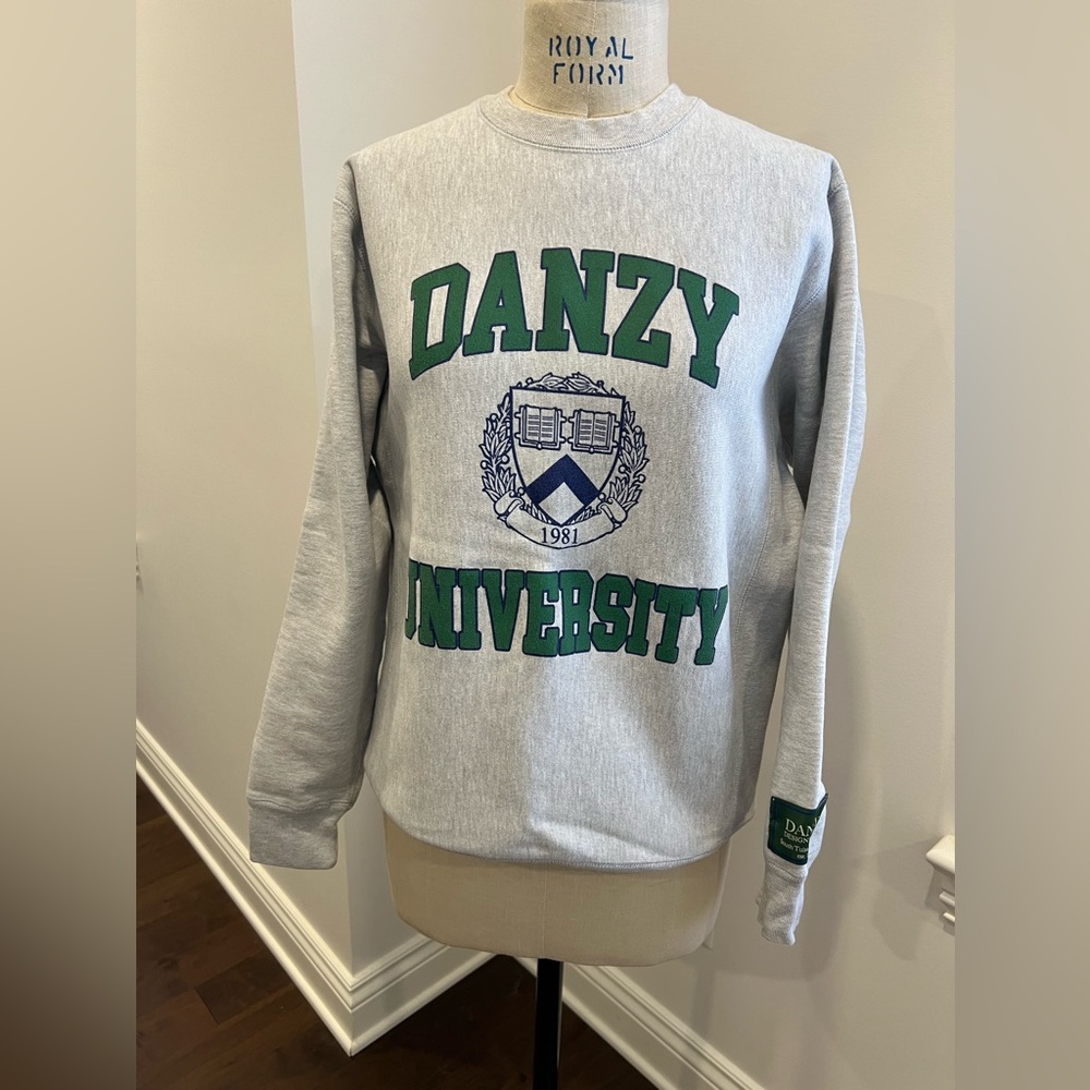 Danzy vintage-like college sweatshirt